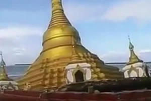 Xem clip ngôi Chùa vàng ở Myanmar chìm dần trong nước lũ