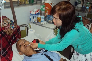 Anh tình đang điều trị tại Khoa Ung bướu Bệnh viện Đa khoa tỉnh Khánh Hòa 