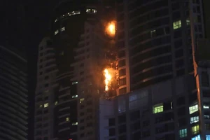 Cháy lớn tại tòa tháp 86 tầng ở Dubai