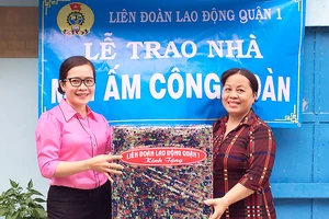 Liên đoàn Lao động quận 1 bàn giao mái ấm công đoàn cho gia đình chị Nguyễn Thị Ánh Đào