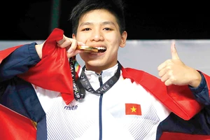 Kình ngư 15 tuổi Nguyễn Hữu Kim Sơn phá kỷ lục 400m cá nhân hỗn hợp ngay lần đầu tham dự SEA Games. Ảnh: DŨNG PHƯƠNG