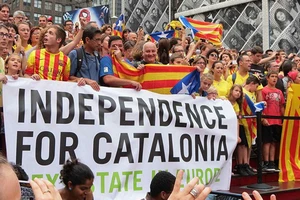 Tây Ban Nha siết chặt chi tiêu của vùng Catalonia
