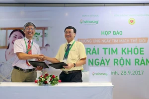 Đại diện Viện Tim mạch Việt Nam và Vinasoy hợp tác triển khai chương trình