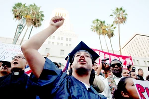 Sinh viên xuống đường phản đối chấm dứt DACA ở thành phố Los Angeles