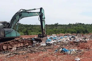 Bãi chôn lấp rác ở Khu xử lý chất thải (tại xã Quang Trung) của Công ty Sonadezi