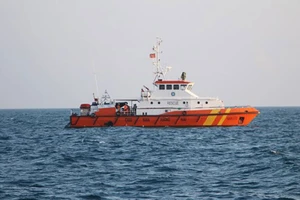 Chìm tàu cá, 5 thuyền viên được cứu nạn kịp thời