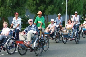 Tham quan bằng xe xích lô là một trải nghiệm thú vị của du khách khi ghé thăm TP Vũng Tàu