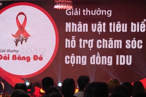 Lễ trao giải thưởng “Dải băng đỏ 2017” về HIV lần thứ 3