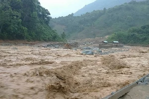Các tỉnh từ Quảng Bình đến Phú Yên còn mưa rất to, nguy cơ cao về lũ quét và sạt lở 