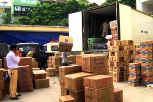 Bắt xe tải chở gần 1 tấn hàng hóa không rõ nguồn gốc