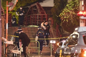 Cảnh sát phong tỏa hiện trường vụ tấn công. Nguồn: Kyodo