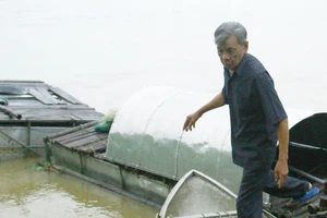 Chiếc lồng bè nuôi cá bằng inox do ông Trần Kim Sanh (Quảng Ngãi) sáng chế