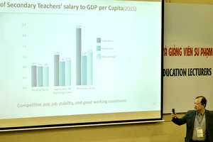 Theo Giáo sư Kyung Hwoi Kim, lương giáo viên ở Hàn Quốc cao hơn 2 - 3 lần so với nhiều nghề khác