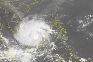 Bão Tembin - bão số 16 giật cấp 15 mang sóng biển cao 10m ập vào quần đảo Trường Sa 