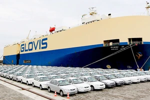 Xe hơi của Ấn Độ cập cảng Hambantota của Sri Lanka - hiện do Trung Quốc kiểm soát