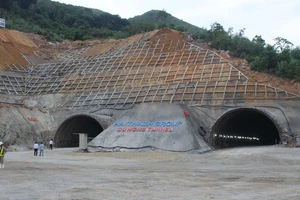 Thông hầm Cù Mông sau hơn 20 tháng “mở núi”