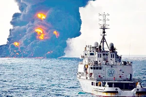 Tàu Sanchi cháy trước khi chìm
