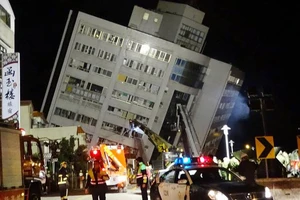 Động đất tại Đài Loan (Trung Quốc): Lực lượng cứu hộ chạy đua với thời gian tìm kiếm người mất tích