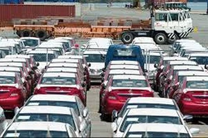 Nhập khẩu ô tô giảm mạnh, giá bán vẫn ở mức cao
