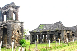 Nguy cơ đền Phú Sơn thành phế tích