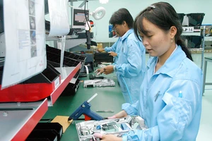 Sản xuất máy đọc mã vạch xuất khẩu tại Công ty Datalogic Scanning trong Khu công nghệ cao TPHCM. Ảnh: CAO THĂNG