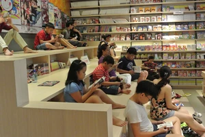 Các bạn nhỏ đọc sách tại Trung tâm Sách Kim Đồng
