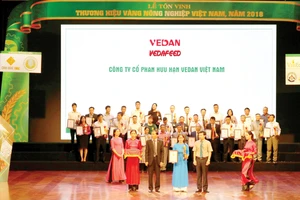 Sản phẩm phụ gia thức ăn chăn nuôi Vedafeed đạt Thương hiệu vàng nông nghiệp Việt Nam 2018