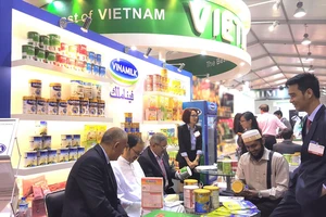 Sản phẩm Vinamilk được trưng bày tại hội chợ "Hàng Việt Nam chất lượng cao Mátxcơva 2015" tại Nga và đã chiếm được cảm tình của người tiêu dùng nơi đây