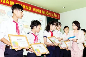 Quỹ Lê Mộng Đào “Chắp cánh ước mơ” cho các HS-SV nghèo tại các tỉnh miền Trung & Tây Nguyên