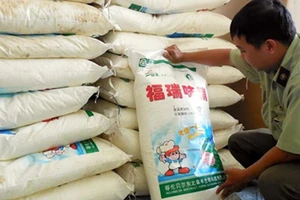 Các đối tượng thường nhập lậu bột ngọt xá từ Trung Quốc theo bao với trọng lượng 25kg/bao để làm nguyên liệu sản xuất bột ngọt giả