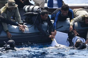 Phát hiện thân và động cơ máy bay Lion Air rơi xuống biển Indonesia, một thợ lặn thiệt mạng