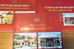 Ấn phẩm Tự hào di sản văn hóa quận 5 được thực hiện với 3 phiên bản: tiếng Việt, tiếng Anh và tiếng Hoa