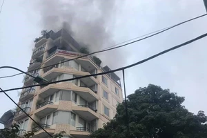 Cháy khách sạn trong khu phố cổ, nhiều khách nước ngoài hoảng loạn