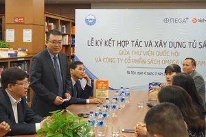  Chủ tịch Alpha Books Nguyễn Cảnh Bình phát biểu tại lễ ký. Ảnh: dangcongsan