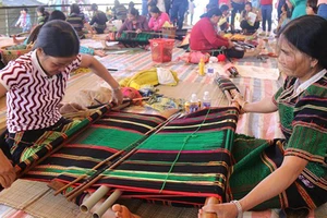 Lần đầu tiên Việt Nam tổ chức Lễ hội văn hóa thổ cẩm