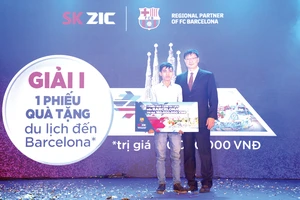 Anh Nguyễn Võ Tài là khách hàng may mắn trúng giải I - chuyến du lịch đến Barcelona trị giá 180 triệu đồng
