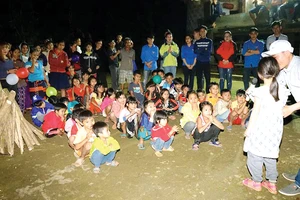 CLB Tuổi trẻ Điện Phương tổ chức chương trình “Xuân ấm áp - Tết sẻ chia” tại thôn Ka Đắp