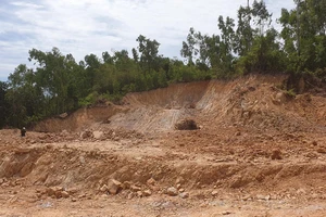 Một mỏ đất đang khai thác của trùm đất lậu