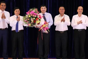 Lãnh đạo tỉnh Đắk Lắk chúc mừng đồng chí Trần Quốc Cường
