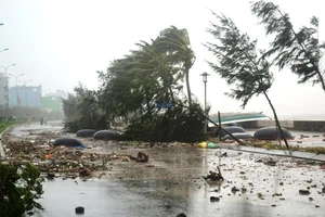 Chiều tối ngày 2-8, bão số 3 giật cấp 12 đi vào vùng biển Quảng Ninh - Hải Phòng