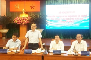 Phó Bí thư Thường trực Thành ủy TPHCM Trần Lưu Quang phát biểu chỉ đạo tại hội nghị về công tác quản lý trật tự xây dựng của quận 10. Ảnh: HOÀI NAM