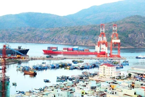Miền Trung cần khai thác thế mạnh cảng biển gắn với logistics. Ảnh: NGỌC OAI