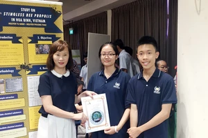 2 nhóm học sinh Việt xuất sắc mang về giải Bạc và giải Đồng