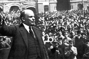 Lênin đọc diễn văn tại Quảng trường Đỏ ở Mátxcơva trước các đơn vị của khóa huấn luyện quân sự toàn dân 25-5-1919. Ảnh: Tư liệu