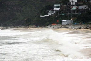 100 tỷ đồng nâng cấp kè biển bị bão đánh sập