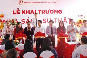 Khai trương Nhà sách Sự thật