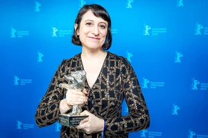 Nữ đạo diễn Eliza Hittman với giải thưởng Gấu bạc