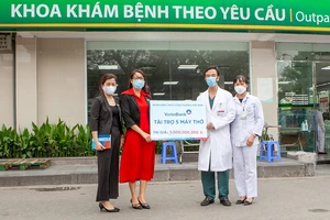 VietinBank trao tặng 5 máy trợ thở đặc biệt với tổng trị giá 3 tỷ đồng cho Bệnh viện Bạch Mai