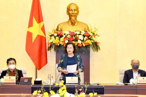 Chủ tịch Quốc hội Nguyễn Thị Kim Ngân phát biểu bế mạc phiên họp thứ 44 của UBTVQH. Ảnh: VIẾT CHUNG