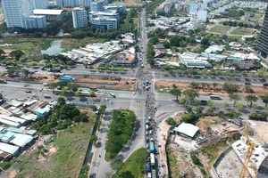 Giao lộ Nguyễn Văn Linh - Nguyễn Hữu Thọ sẽ được xây dựng thành nút giao thông hiện đại. Ảnh: CAO THĂNG 